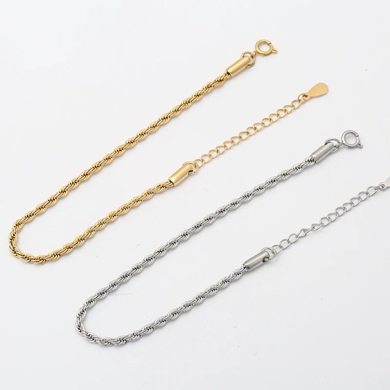 Minimalist Twisted Chain Bracelet