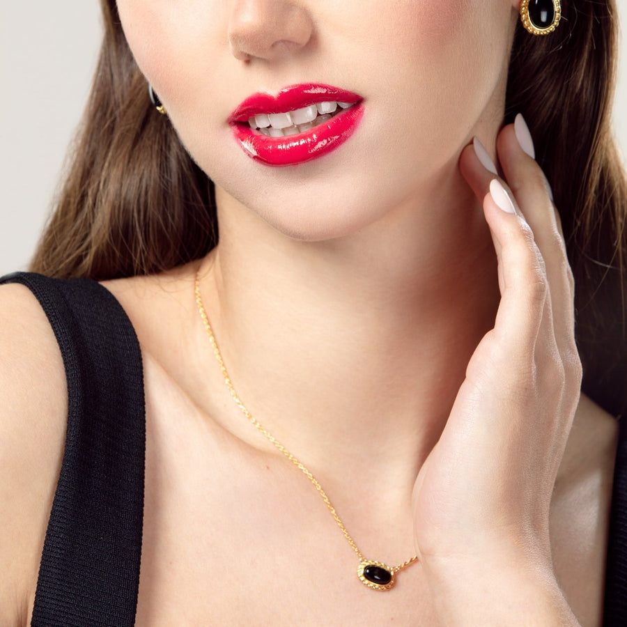 Chic Vintage-Inspired Necklace with Black Onyx Pendant in Gold Vermeil