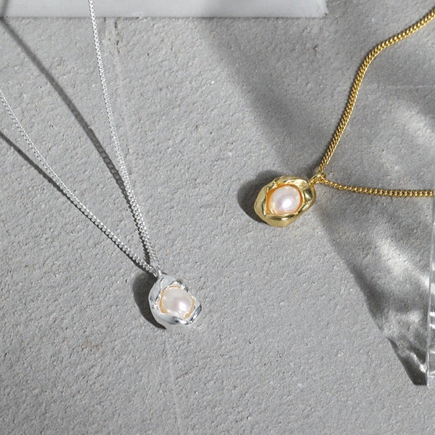 A Little Pearl Pendant Necklace