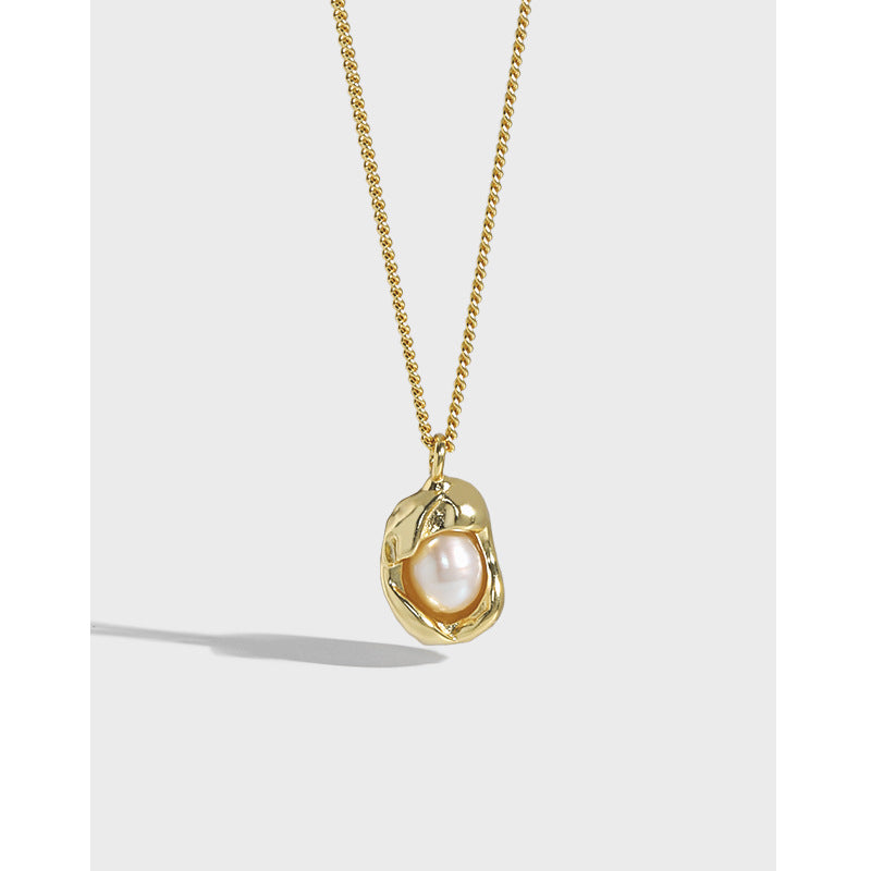 A Little Pearl Pendant Necklace