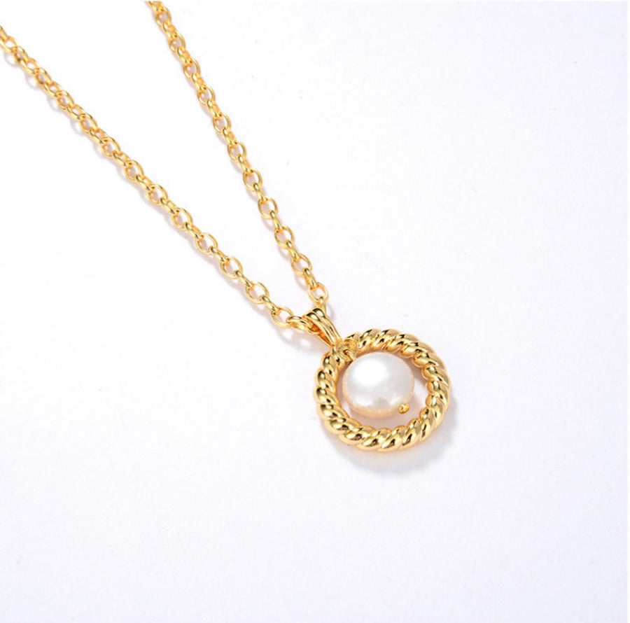 Collier pendentif perle dans un cercle