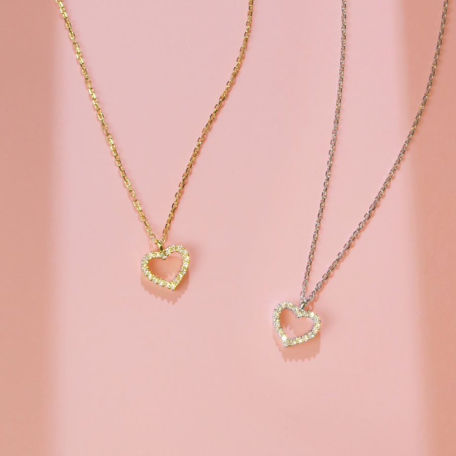 Joli collier pavé de cristaux en forme de coeur