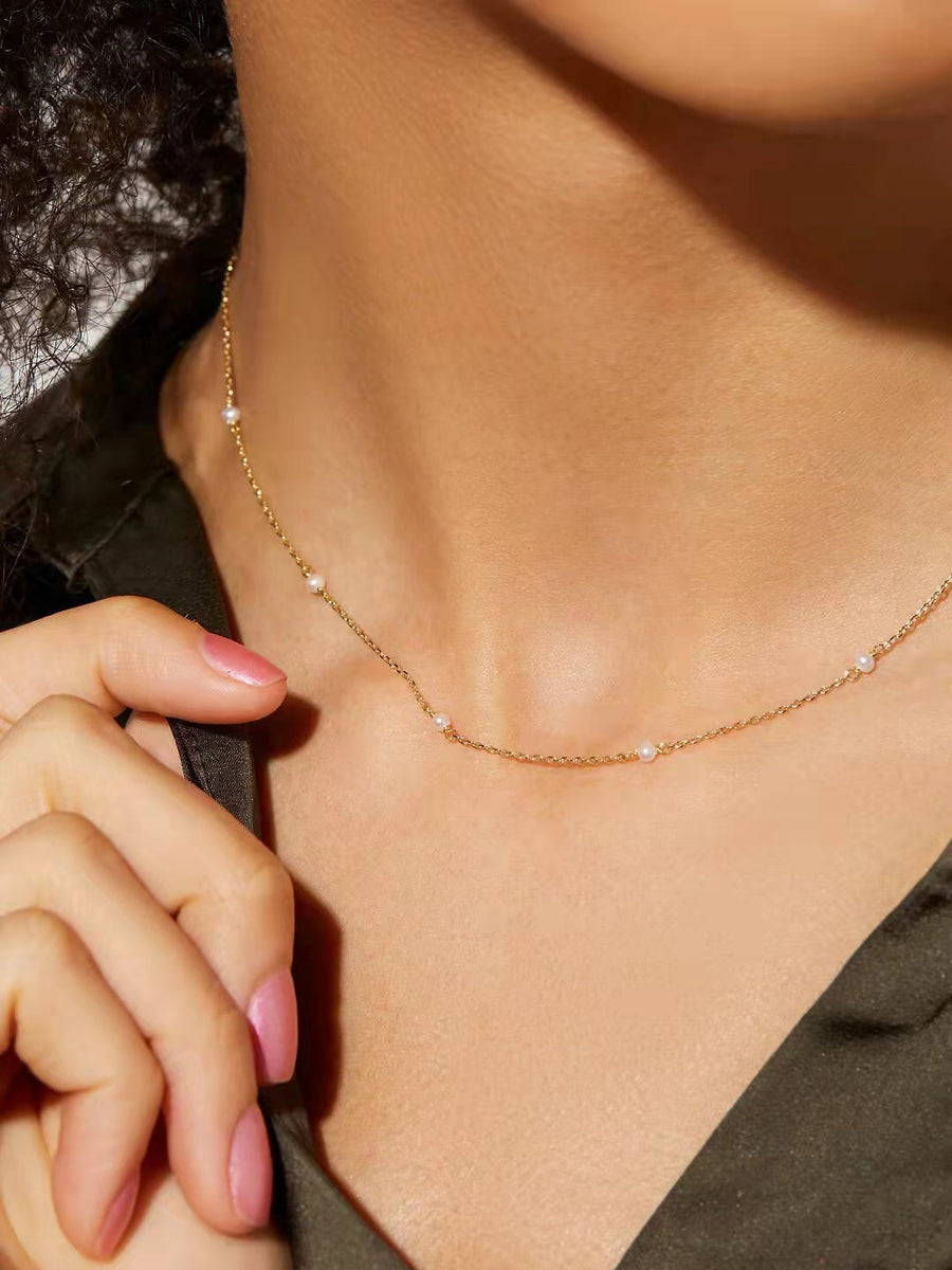 Collier ras de cou minimaliste sept perles