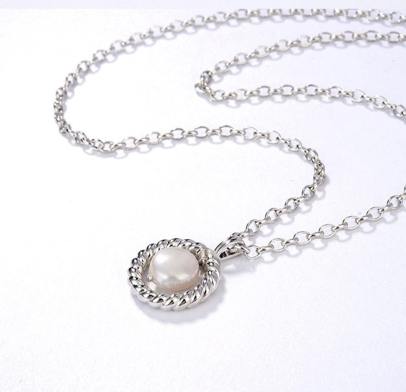 Collier pendentif perle dans un cercle