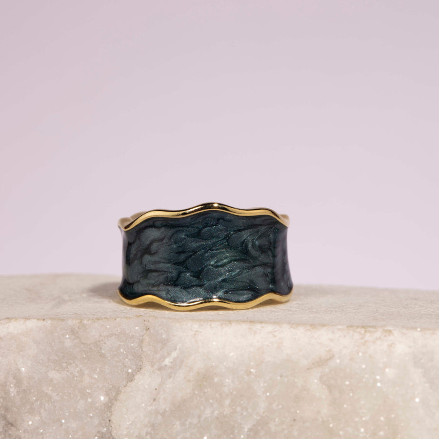 Bague ouverte irrégulière en émail bleu fabriquée à la main