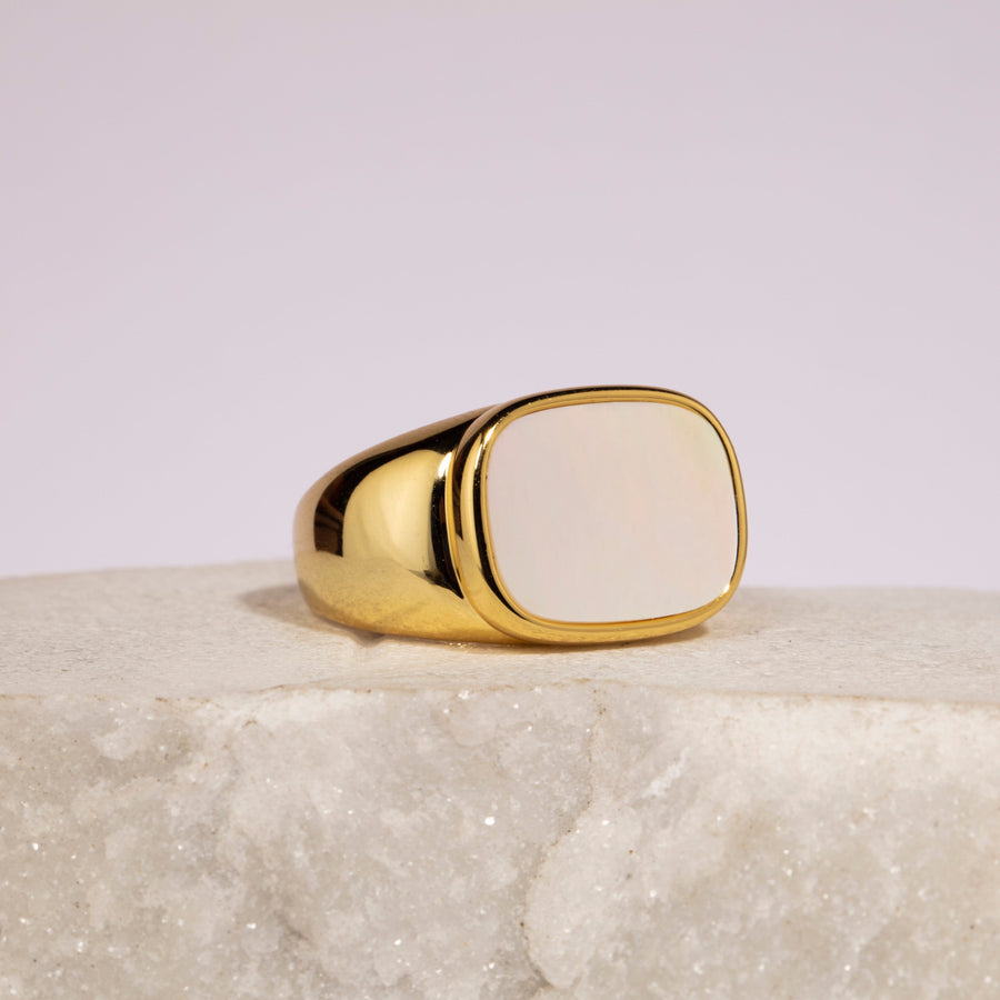 Chunky Mother of Pearl Medaille Ring in Gold Vermeil 18k