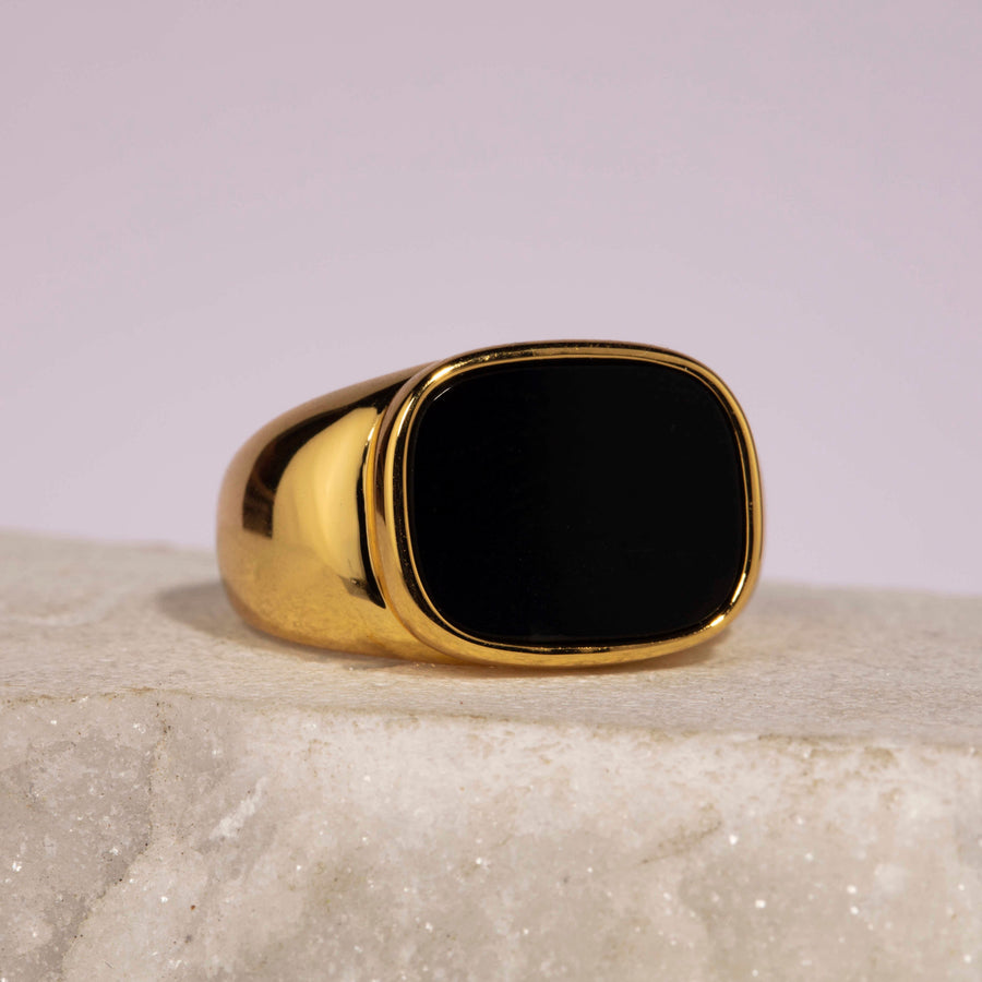 Minimalist Chunky Black Onyx Medaille Ring in Gold Vermeil 18k