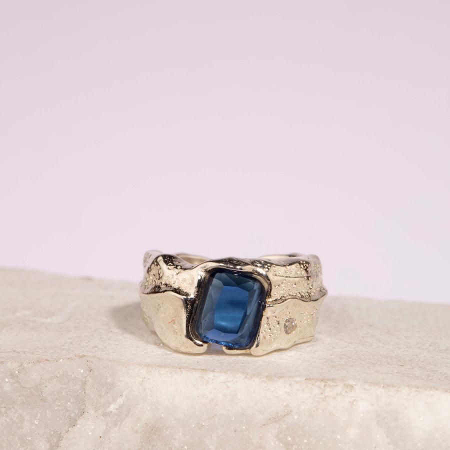 Bague en argent avec pierre de zircone bleue unique