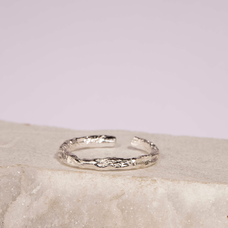 Petite bague réglable de style minimaliste de base