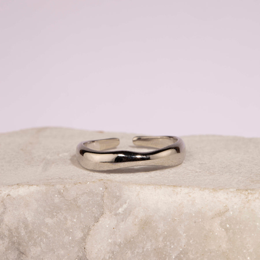 Bague en argent au design irrégulier minimaliste