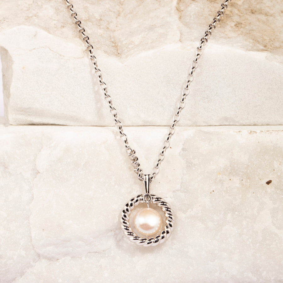 Pearl in a Cercle Statement Pendant Necklace