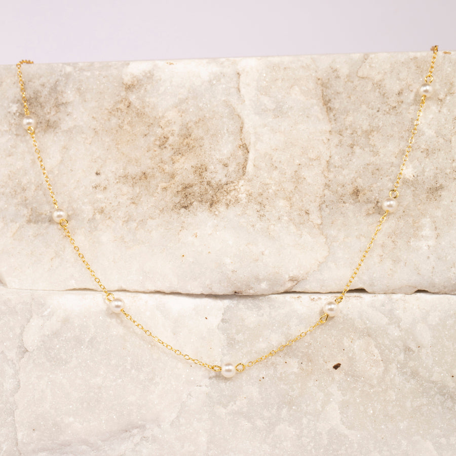 Collier ras de cou minimaliste sept perles