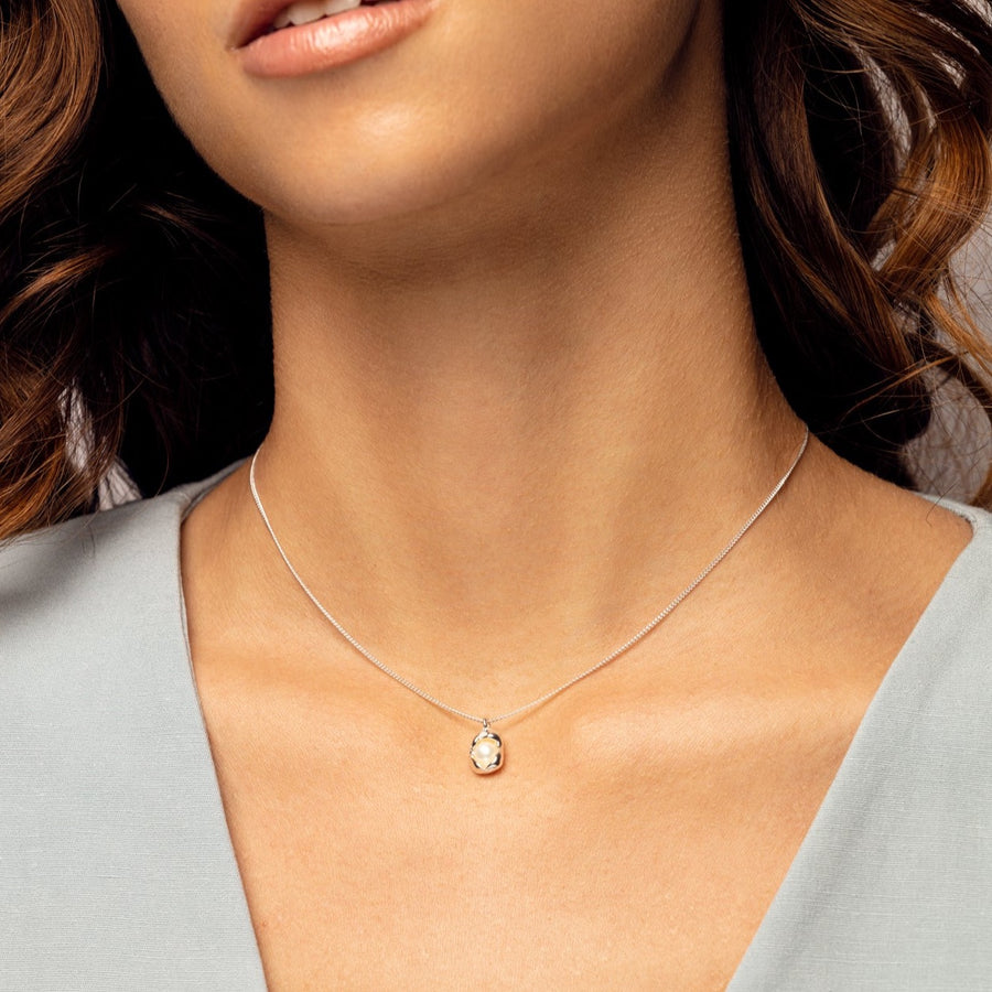 A Little Pearl Pendant Necklace