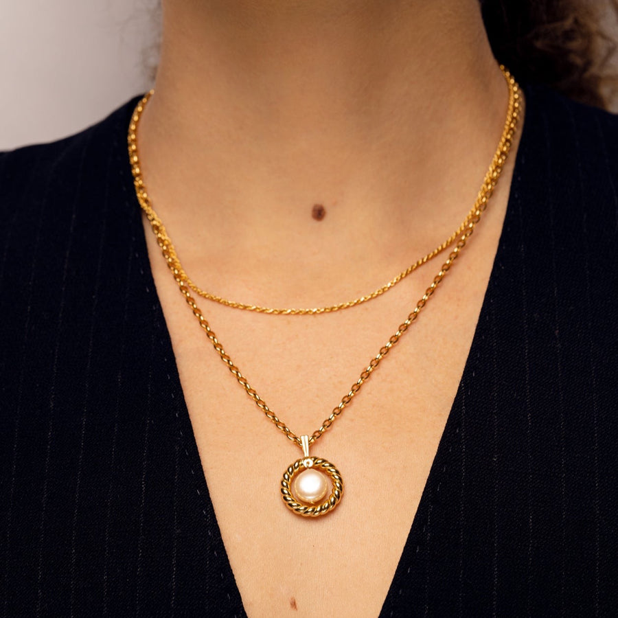 Pearl in a Cercle Statement Pendant Necklace