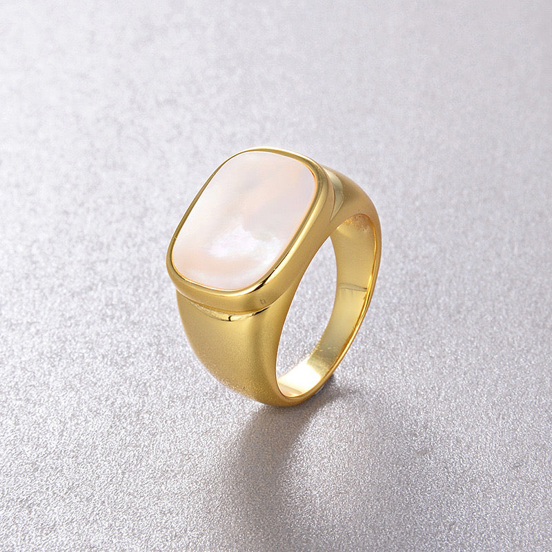 Chunky Mother of Pearl Medaille Ring in Gold Vermeil 18k