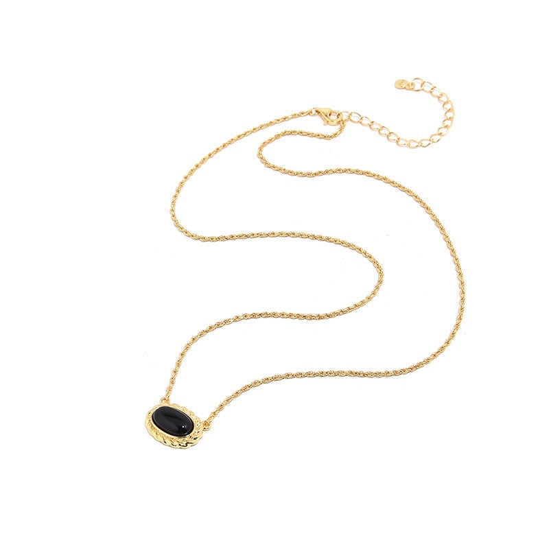 Collier chic d'inspiration vintage avec pendentif en onyx noir et en or vermeil