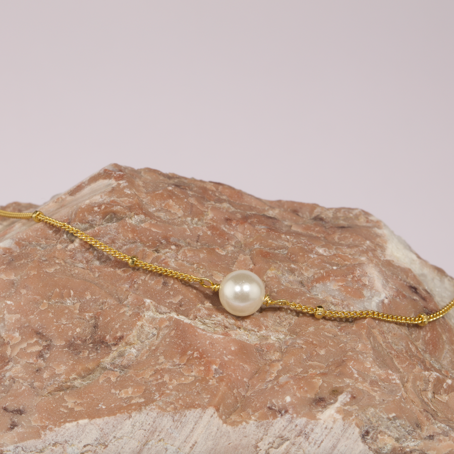 A Single Pearl Bracelet